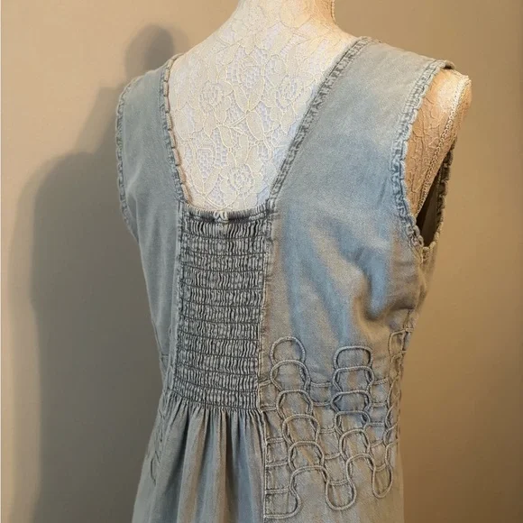 Embroidered Sleeveless Dress - Picture 7 of 12
